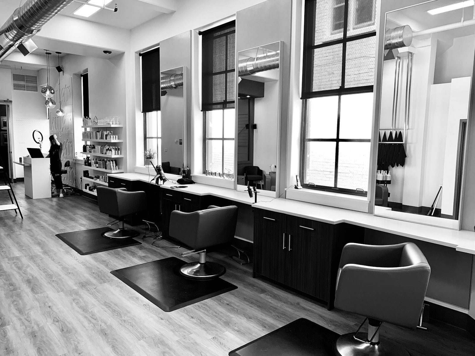 Salon chairs in front of a row of mirrors
